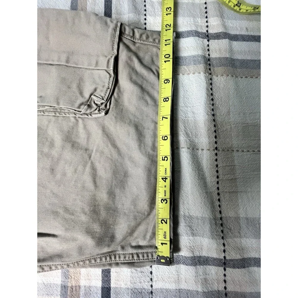 Levis Classic Khaki Cargo Men’s Shorts Size 38 Waist 11 Inseam